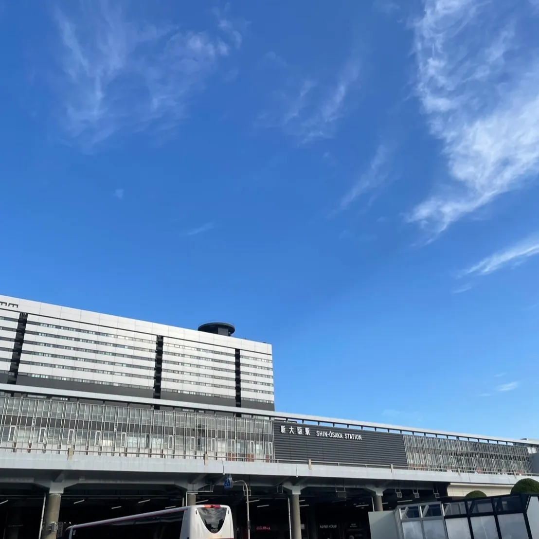 大阪へ研修に行ってきました!🚗💼 日産大阪の鈑金工場を見学、...