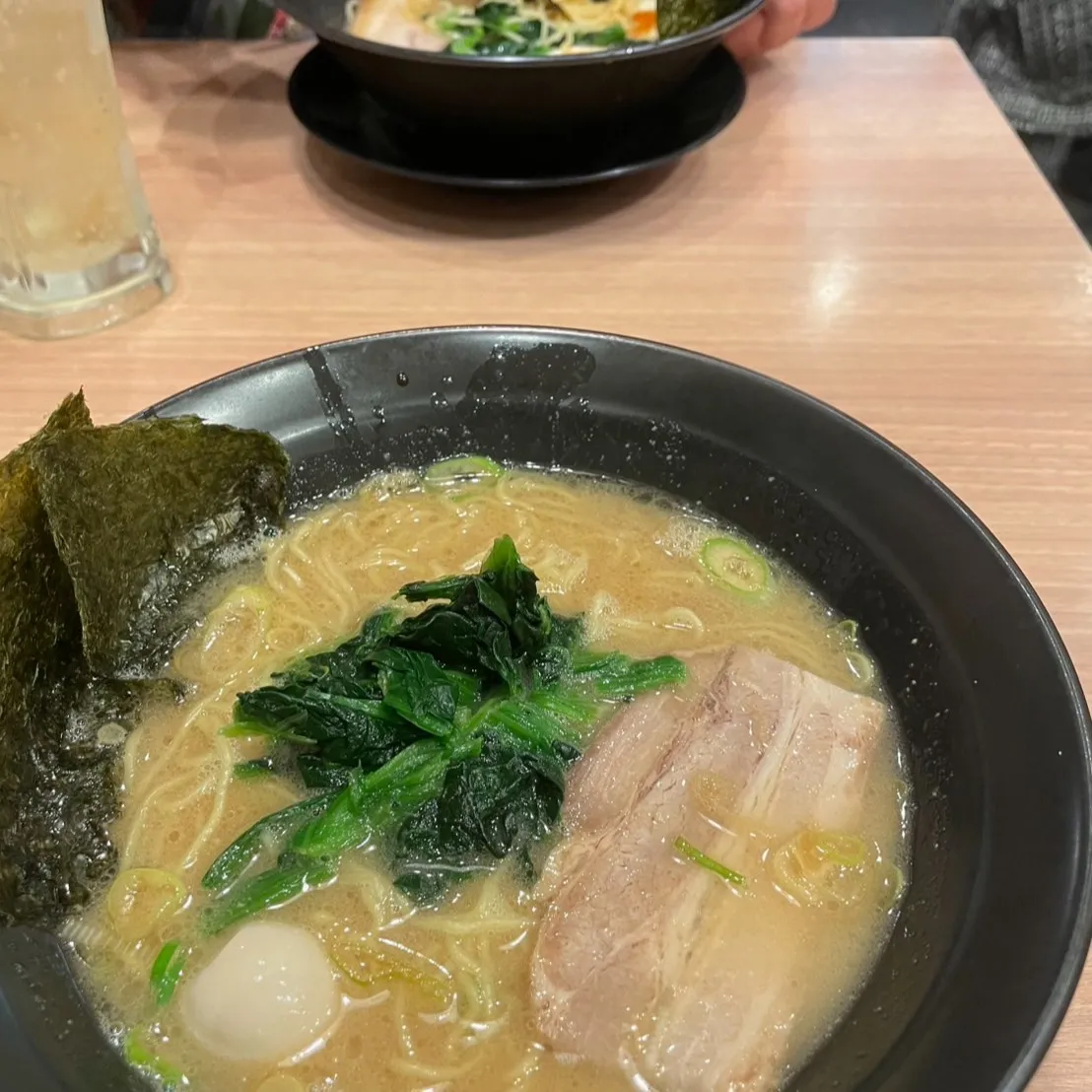 大阪へ研修に行ってきました!🚗💼 日産大阪の鈑金工場を見学、...