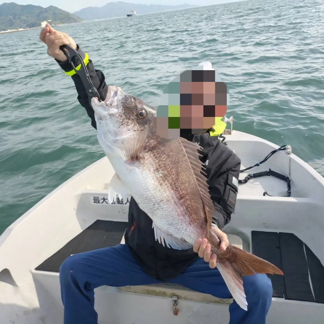 下川原の三ツ井です！この前、春の海で釣りに行ってきたんだけど...