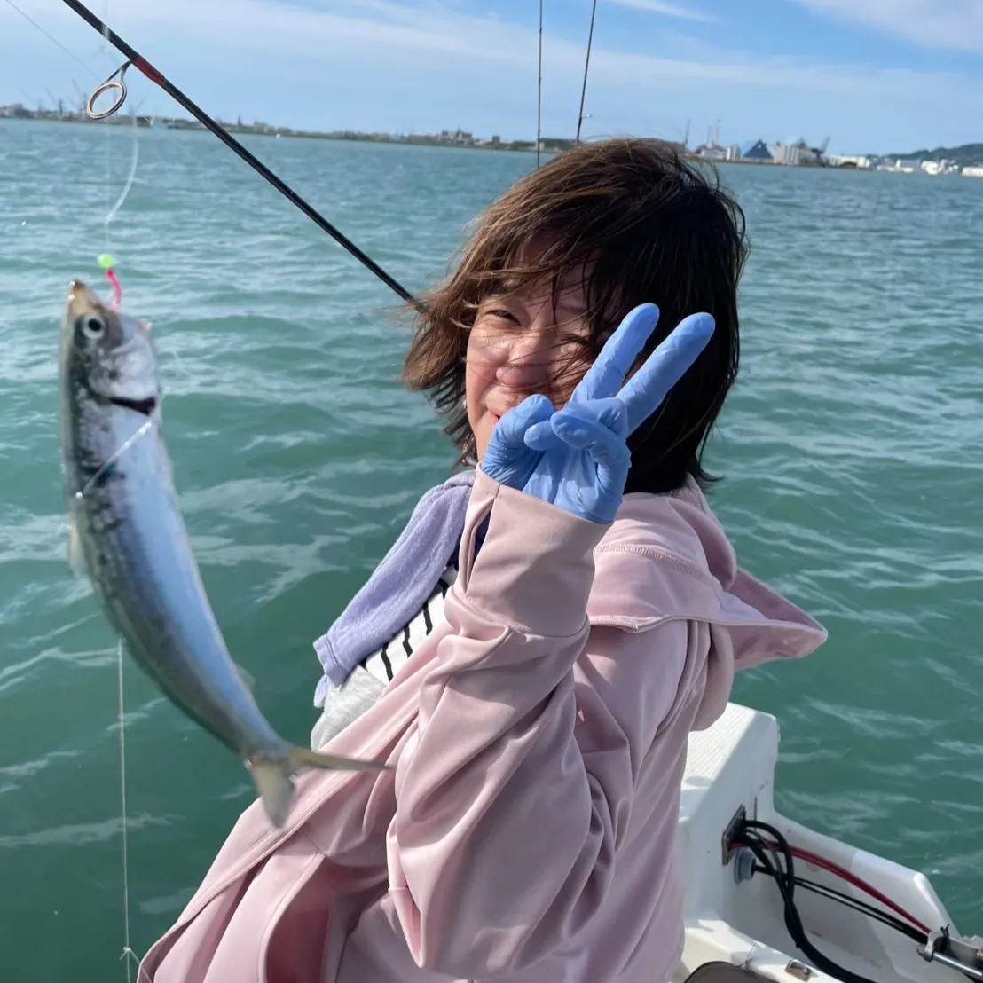 三ツ井さんの自家用船で釣りに行ってきました！船に乗って海に出...